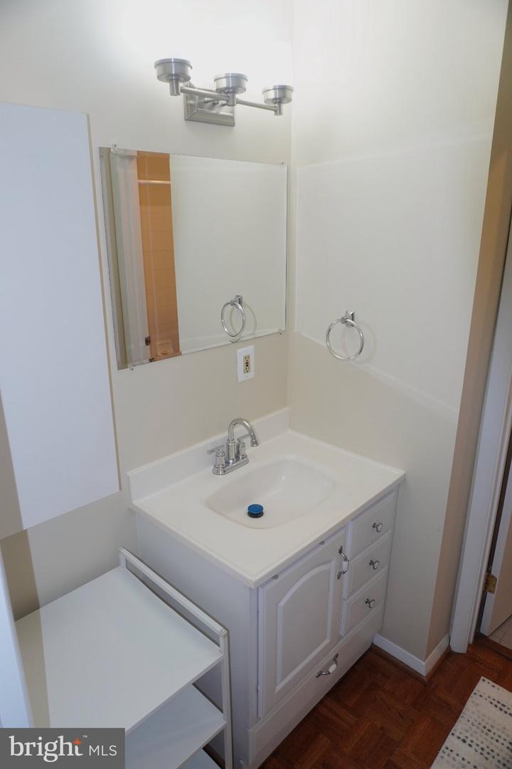 5500 Friendship Blvd #2424n Property Photo 10