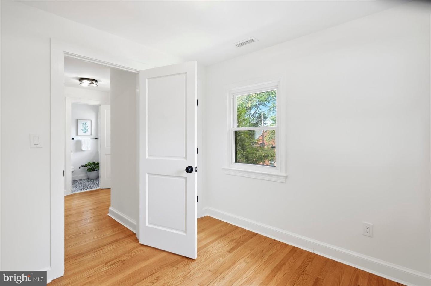 9424 Colesville Rd Property Photo 29
