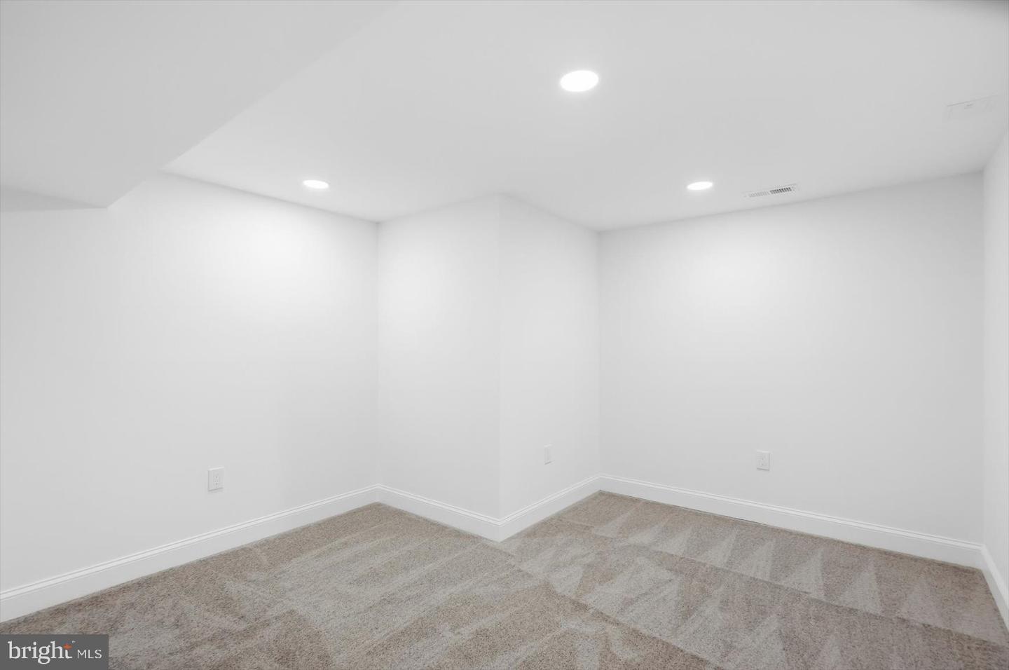 9424 Colesville Rd Property Photo 36