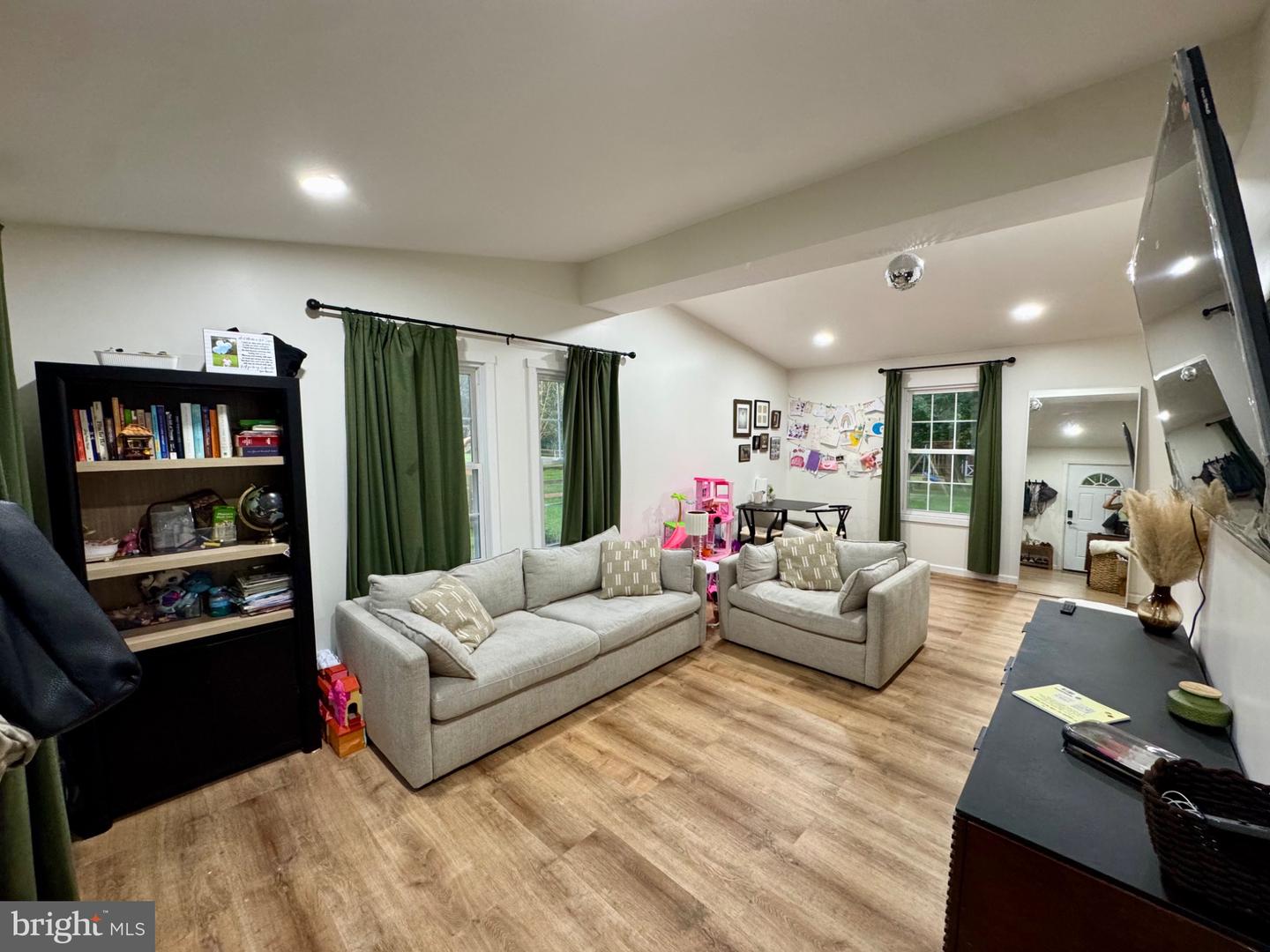 24712 Etchison Dr Property Photo 3