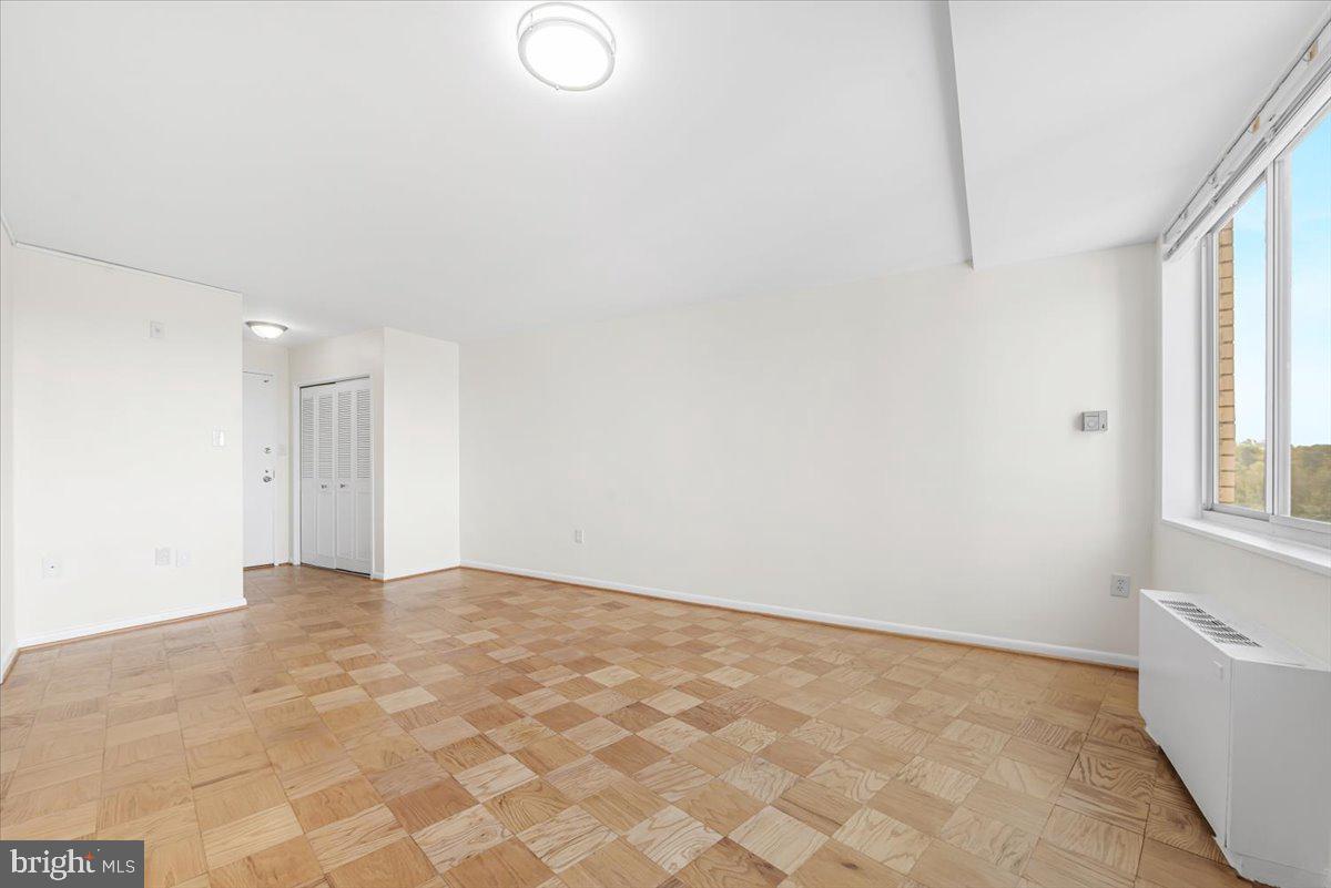 10401 Grosvenor Pl #1428 Property Photo 3