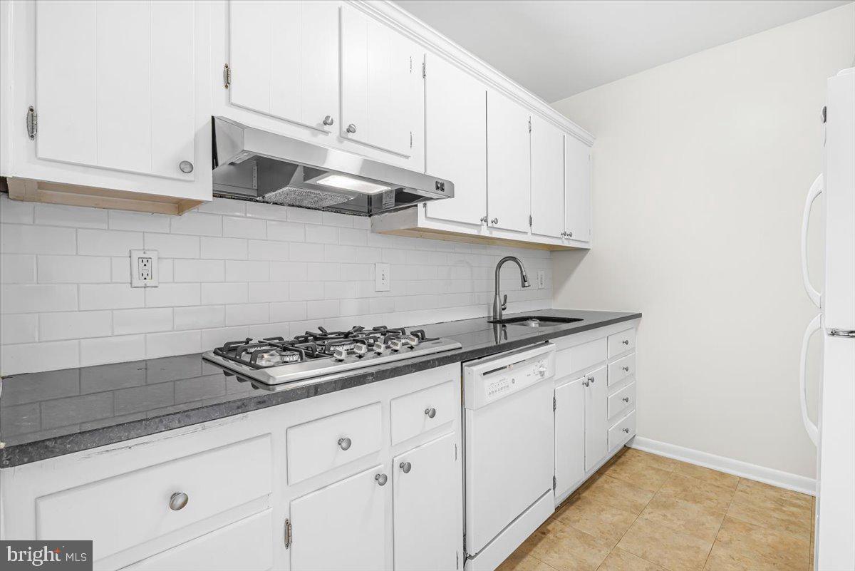 10401 Grosvenor Pl #1428 Property Photo 6