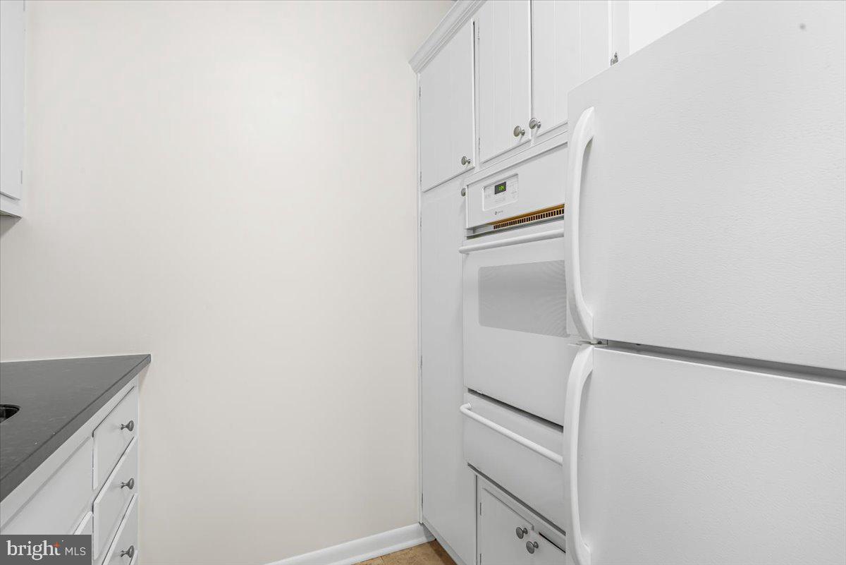 10401 Grosvenor Pl #1428 Property Photo 9
