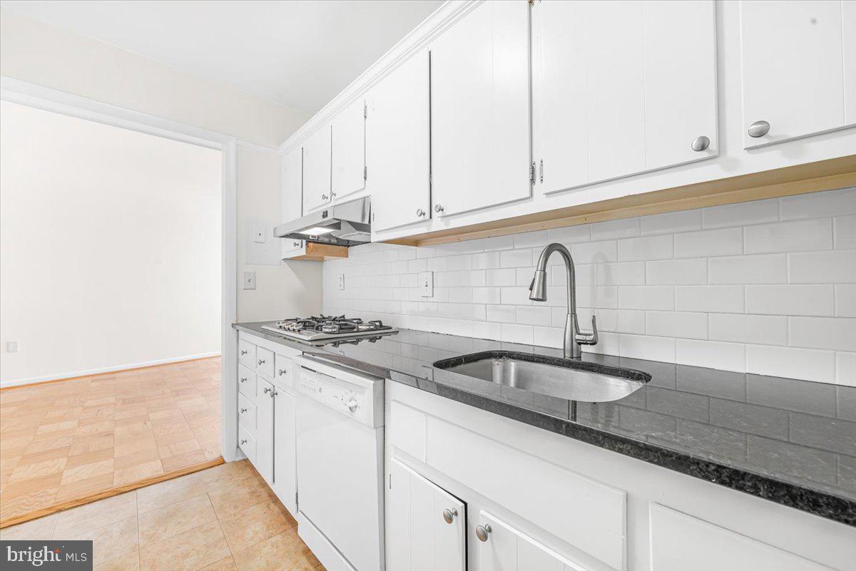 10401 Grosvenor Pl #1428 Property Photo 10