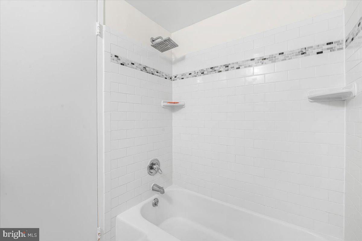 10401 Grosvenor Pl #1428 Property Photo 12