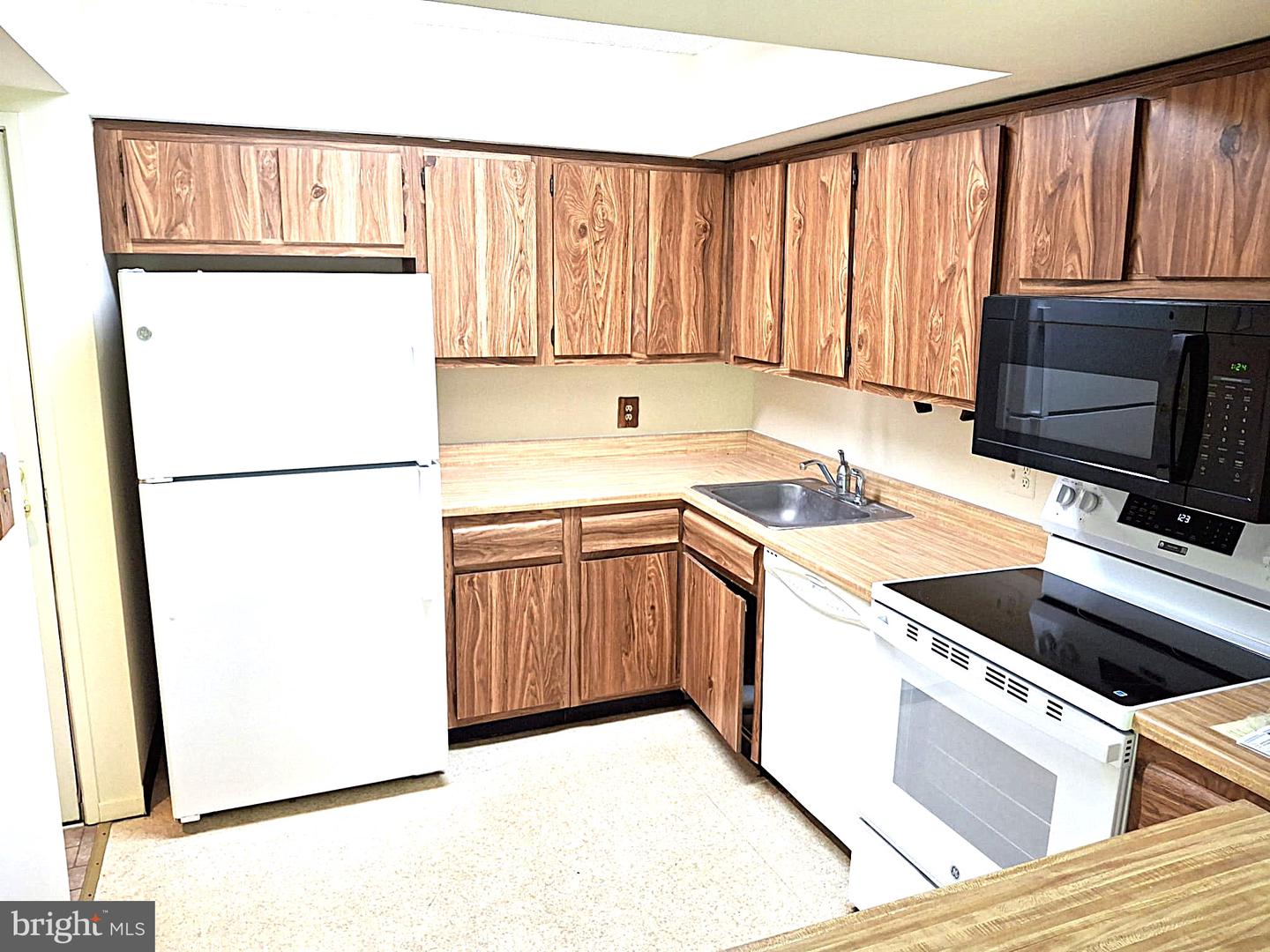 2921 Leisure World Blvd N #325 Property Photo 6