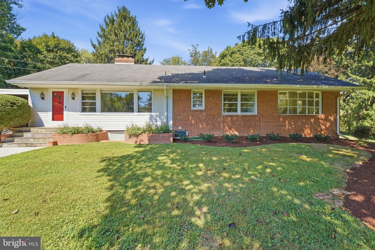 600 MIDLAND RD Property Photo 1