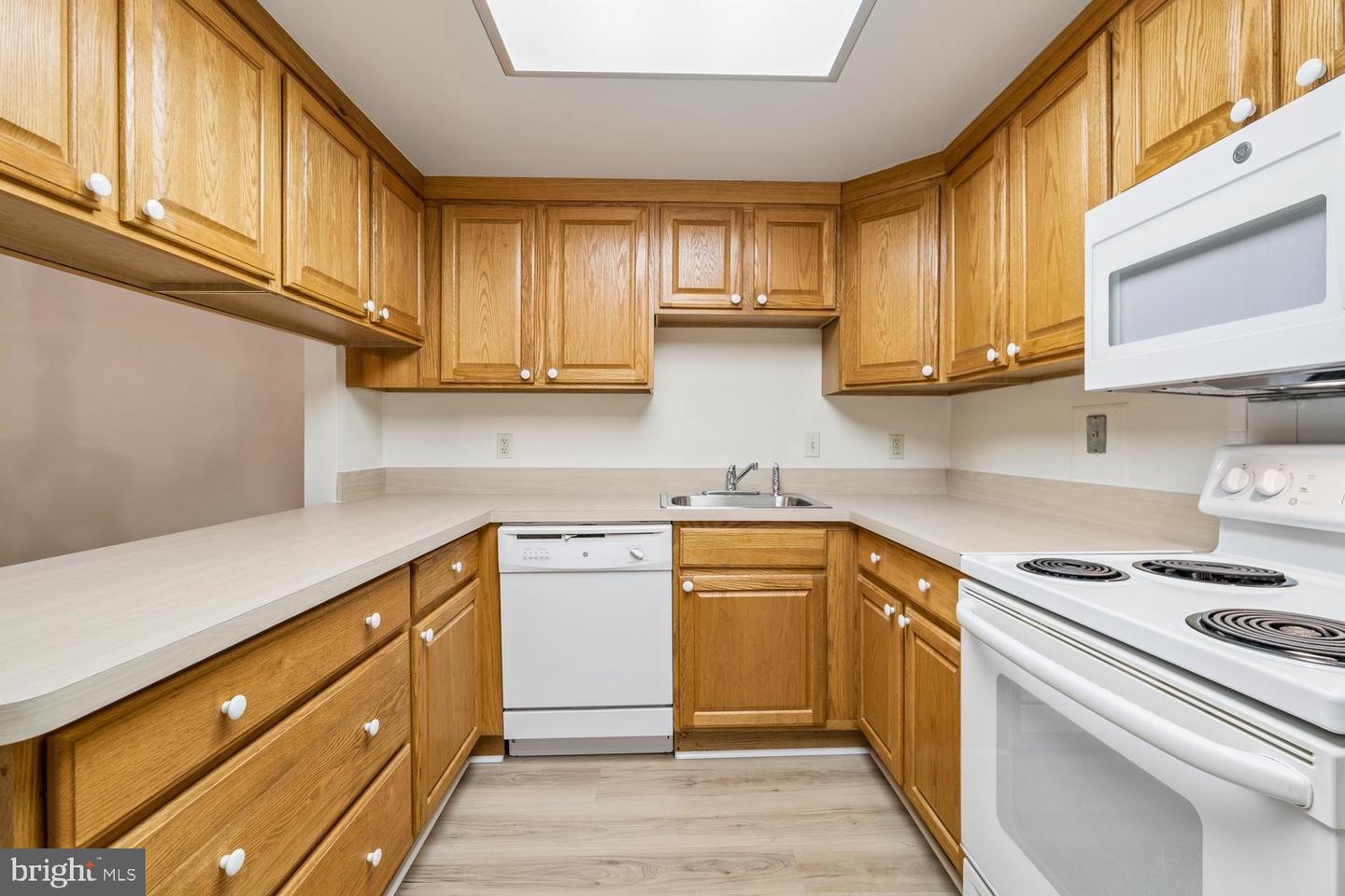 3374 Chiswick Ct #56-2c Property Photo 7