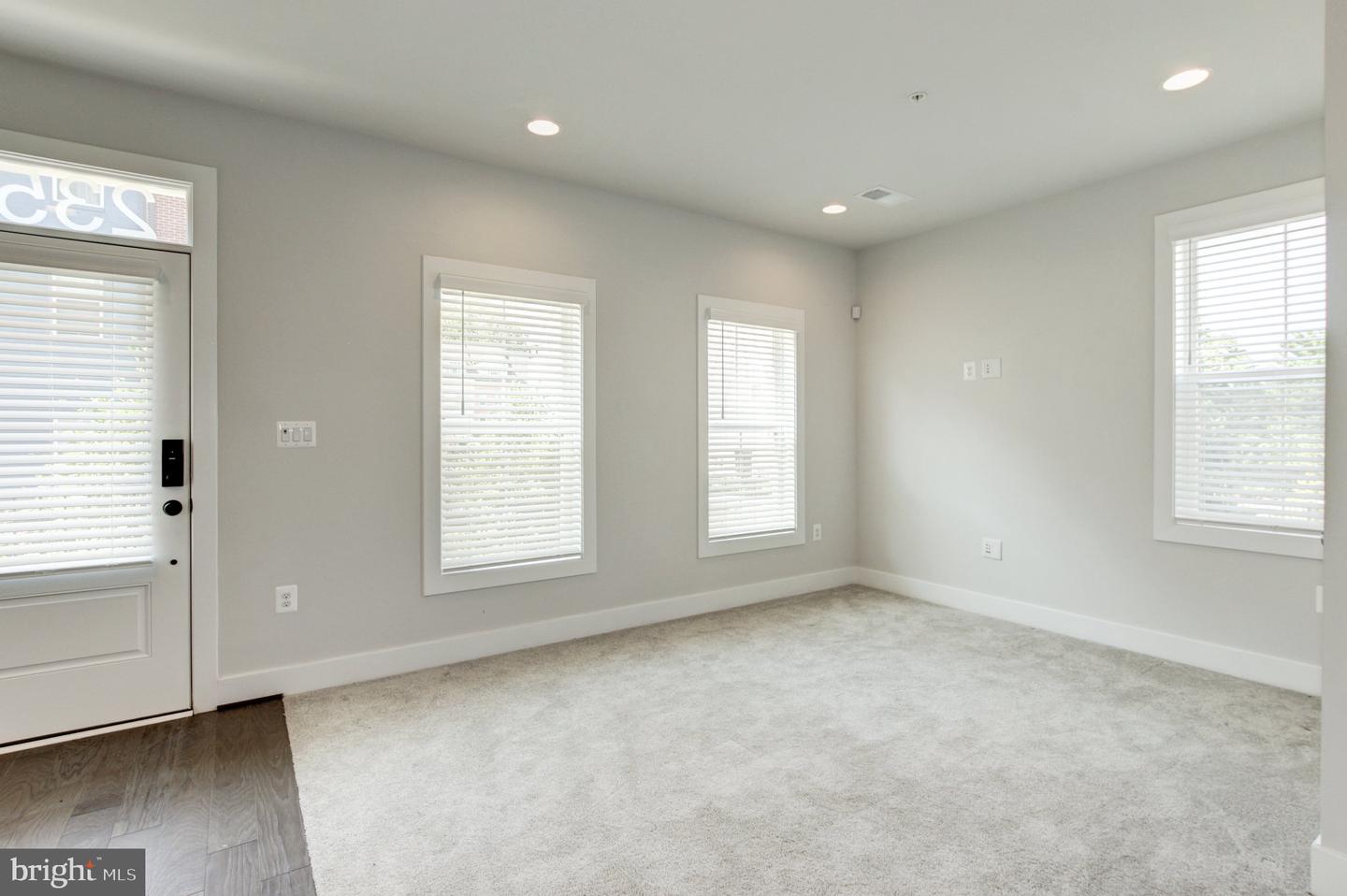 2350 Wyeth St Property Photo 4