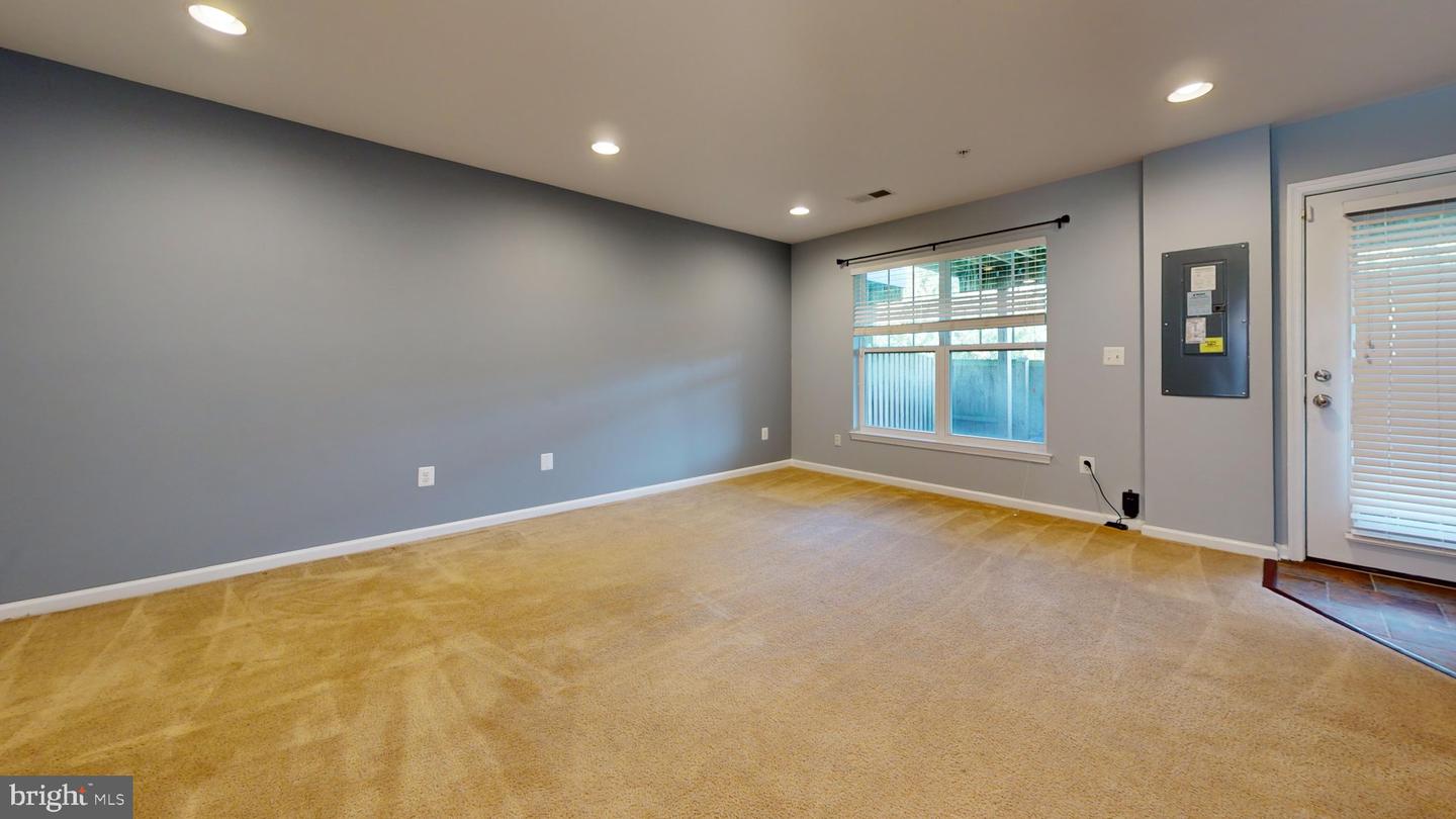 3613 Summer House St Property Photo 14