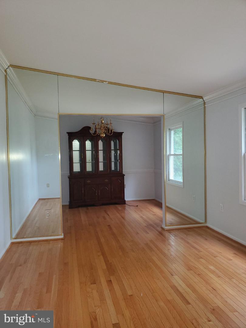 12200 Lemar Ct Property Photo 4