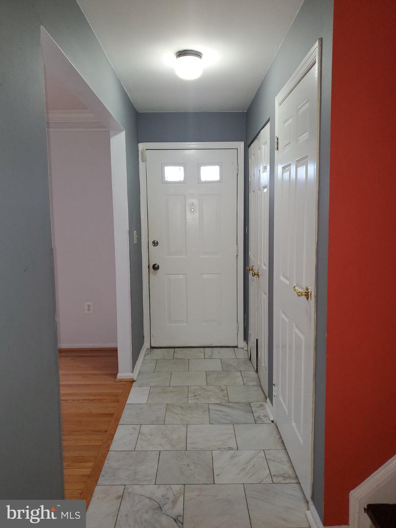 12200 Lemar Ct Property Photo 6
