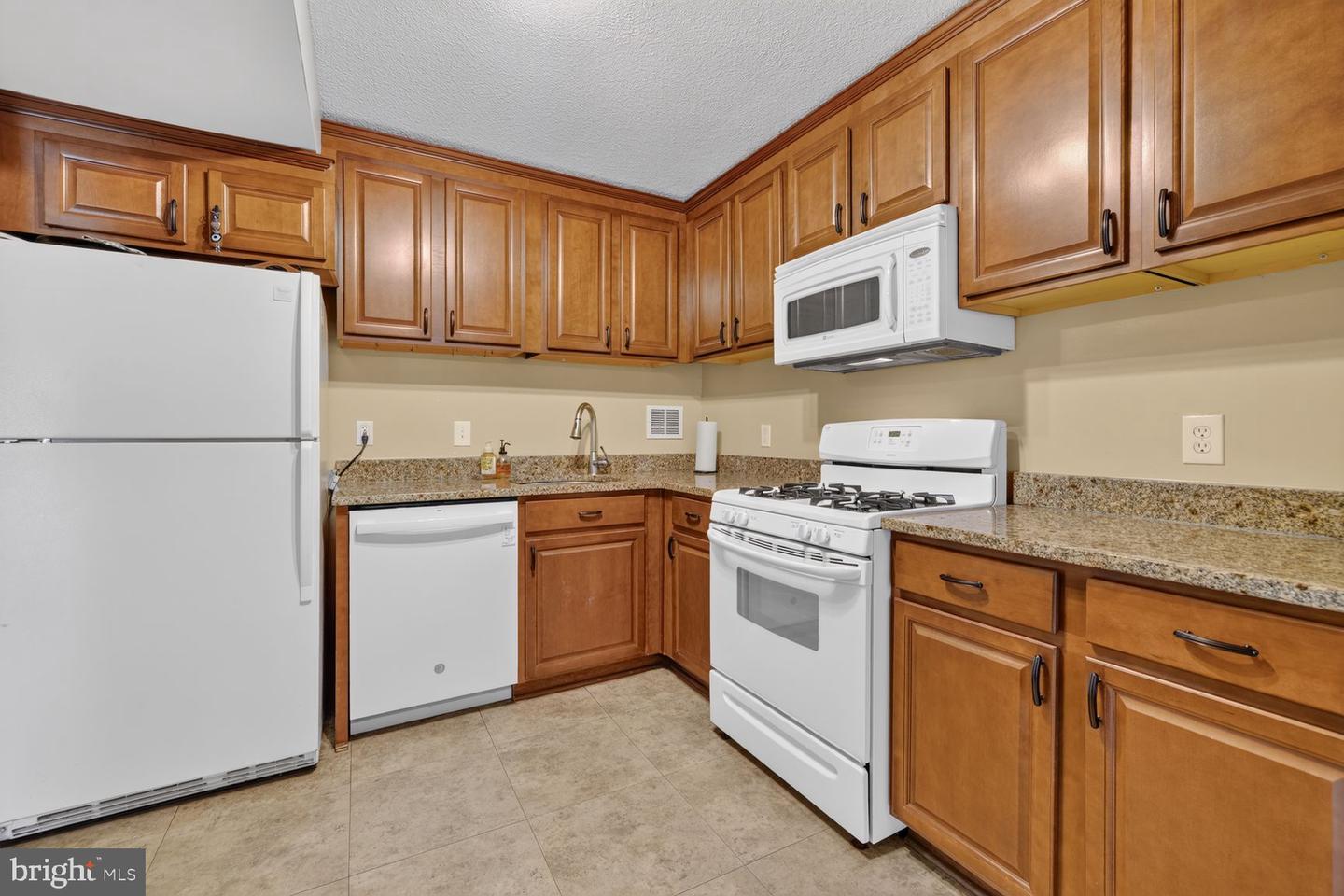 4 Monroe St #4-909 Property Photo 10