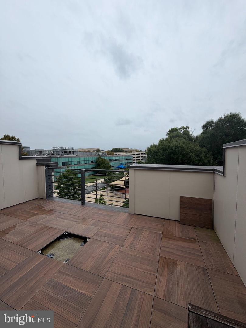 111 Heath Pl Property Photo 32
