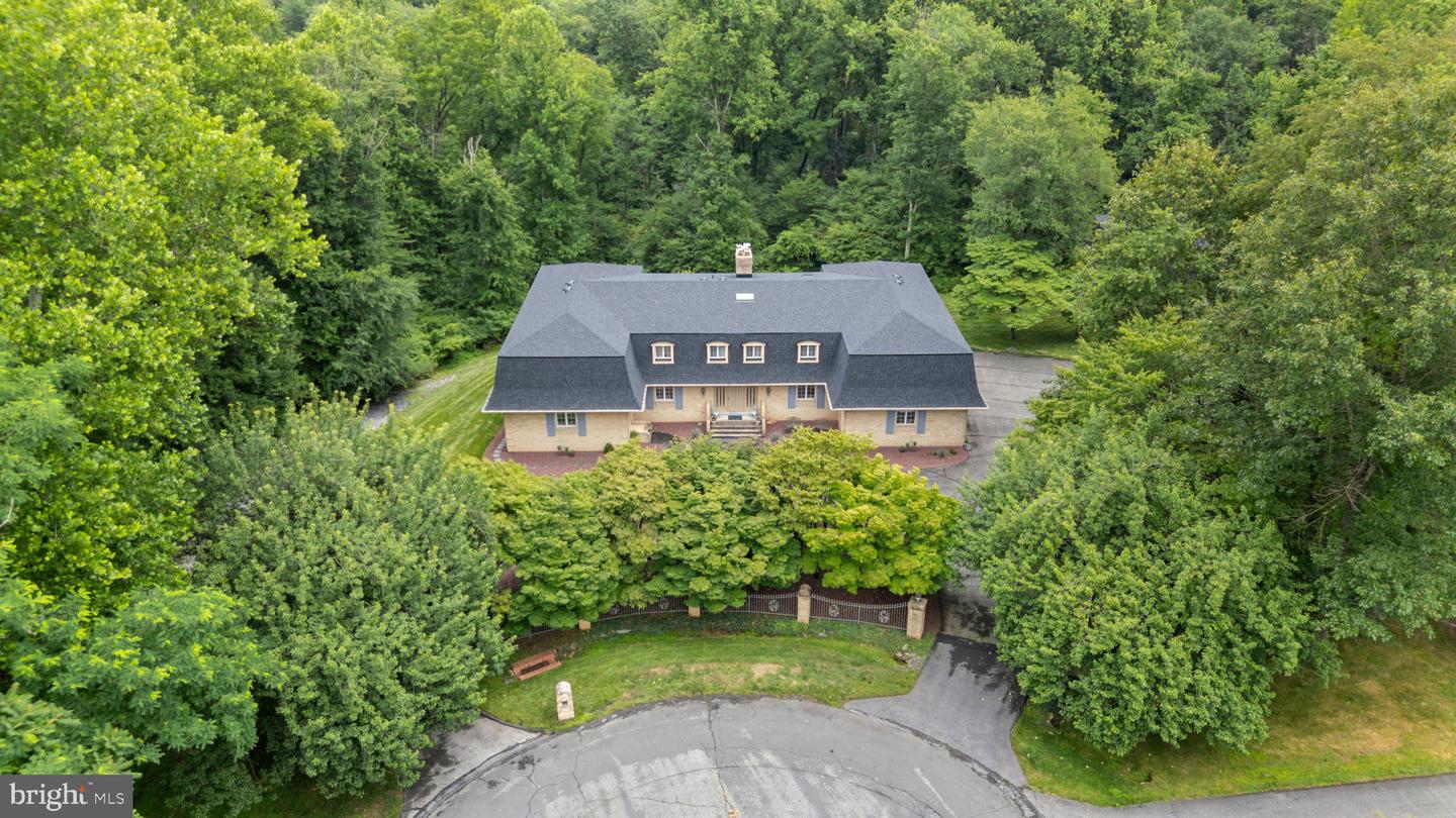 17801 October Ct Property Photo 2