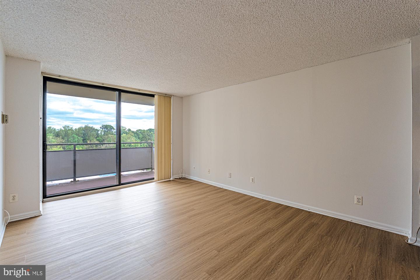 5225 Pooks Hill Rd #517s Property Photo 5