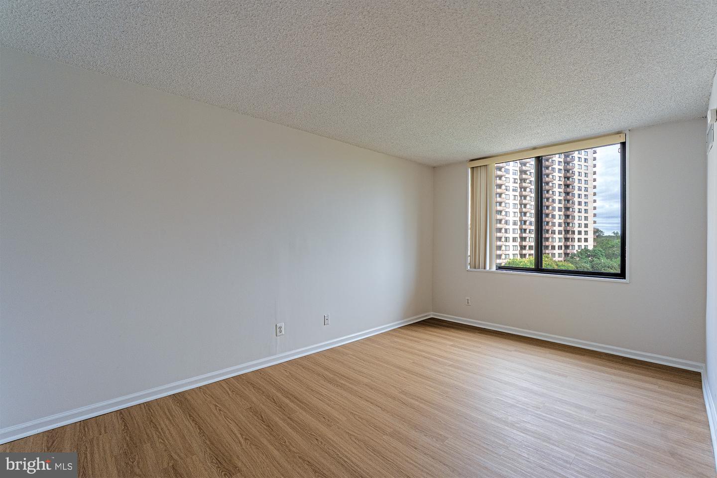 5225 Pooks Hill Rd #517s Property Photo 7