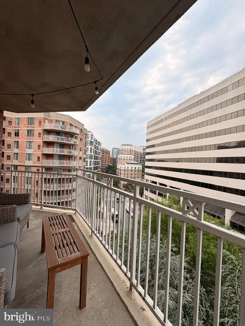 7500 Woodmont Ave #s907 Property Photo 16