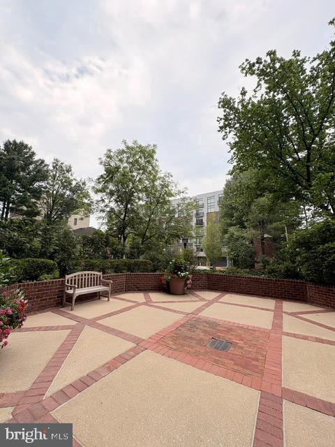 7500 Woodmont Ave #s907 Property Photo 32