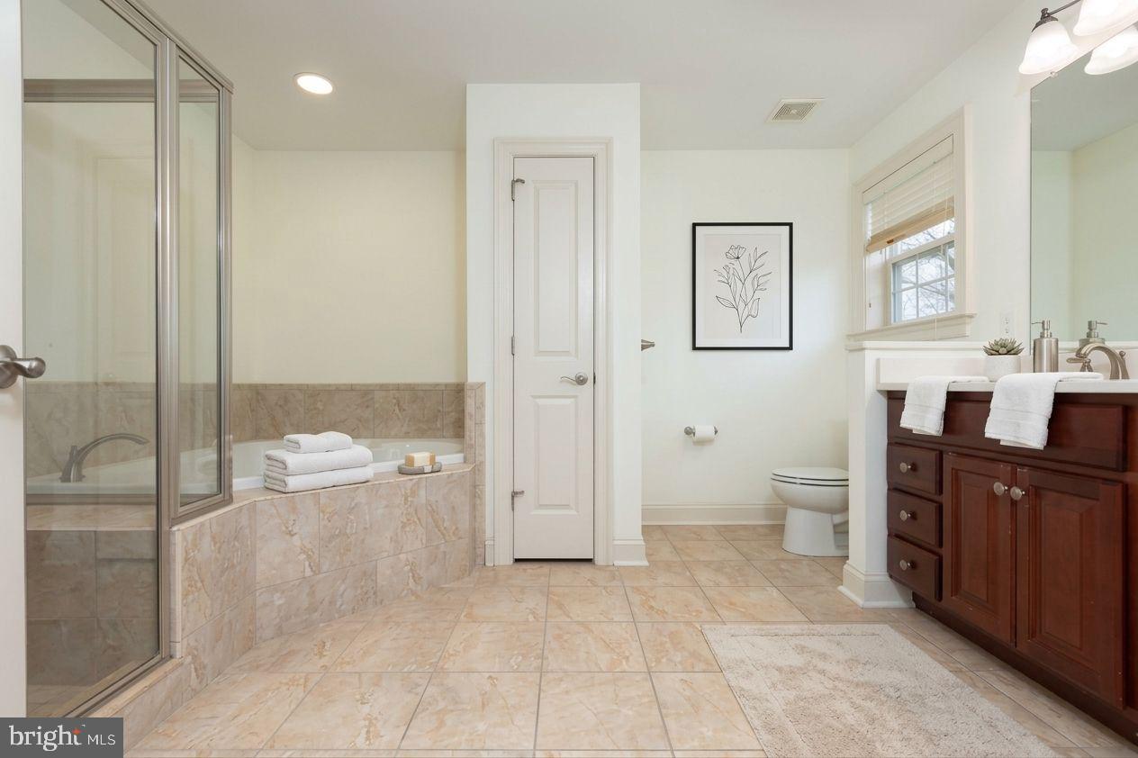 215 N Van Buren St Property Photo 7