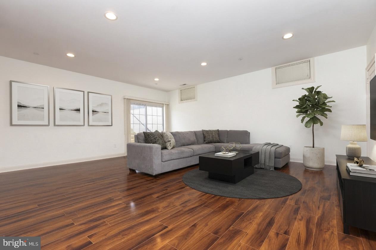 215 N Van Buren St Property Photo 8