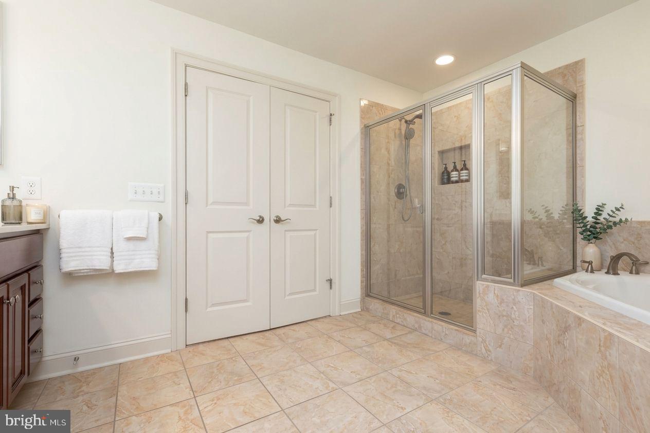 215 N Van Buren St Property Photo 59