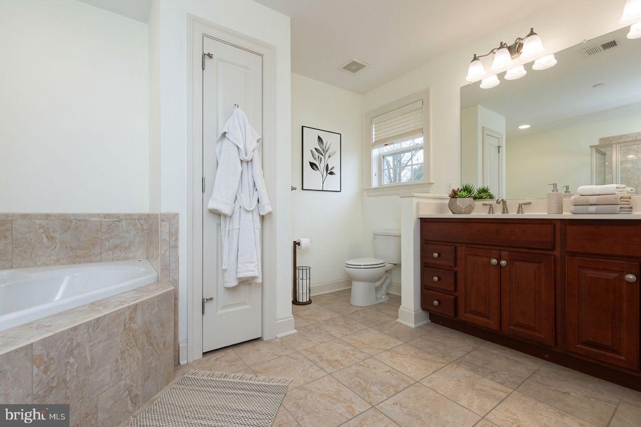 215 N Van Buren St Property Photo 60