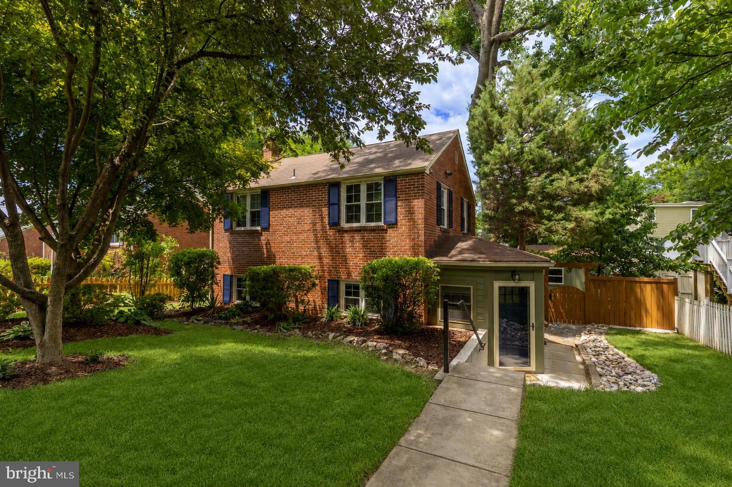 1607 BALLARD ST Property Photo 1