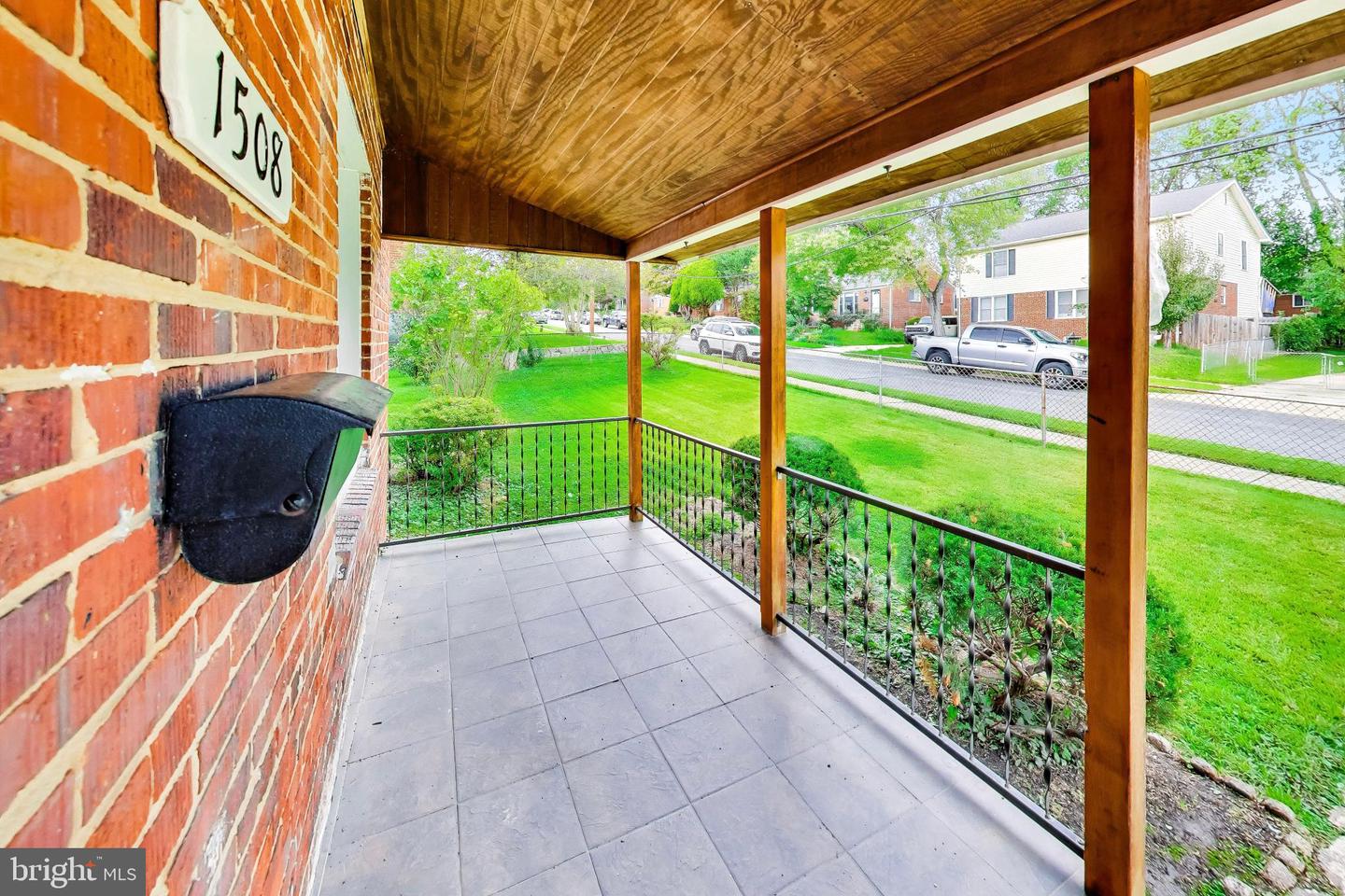1508 Jasper St Property Photo 4
