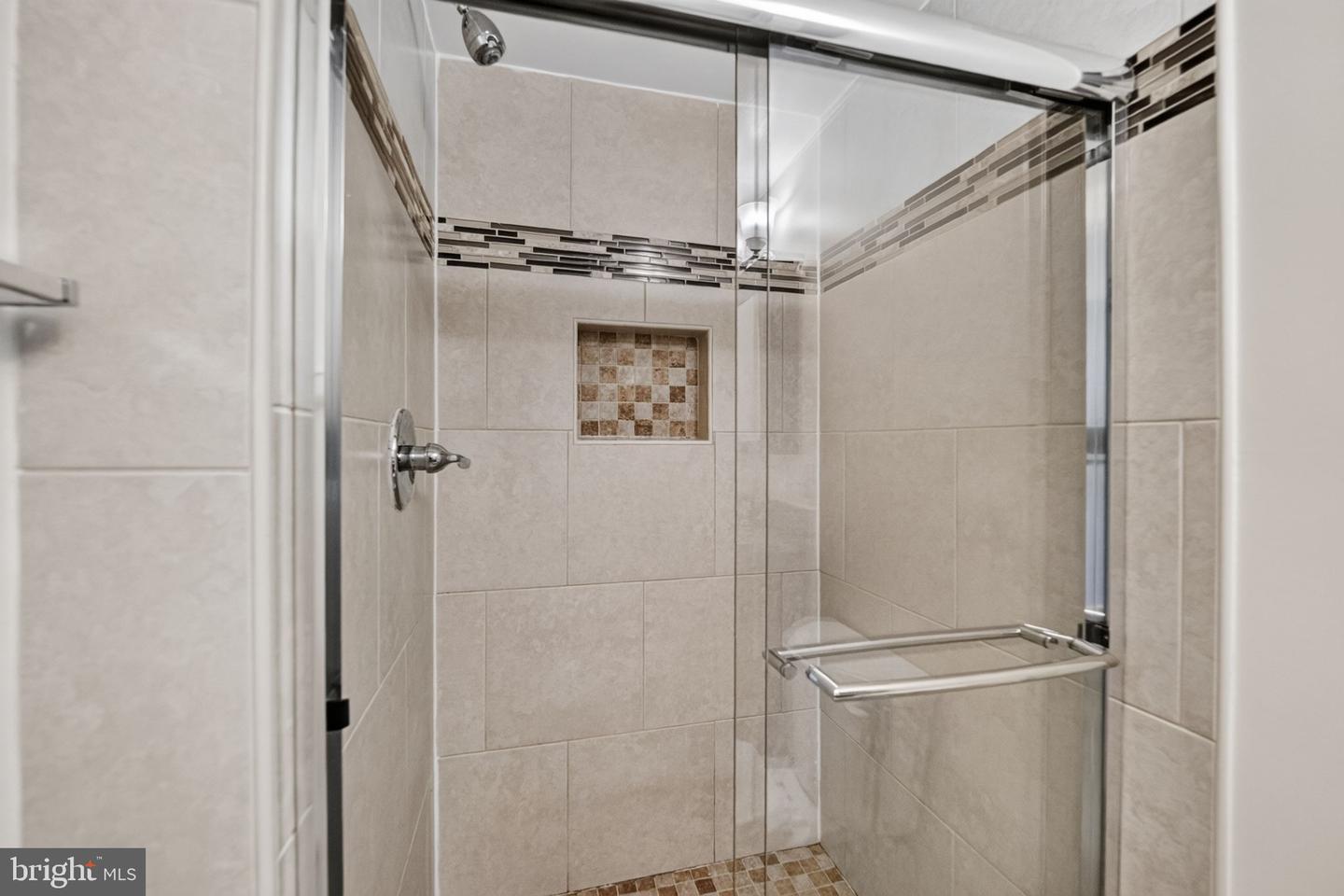 406 Gilmoure Dr Property Photo 20