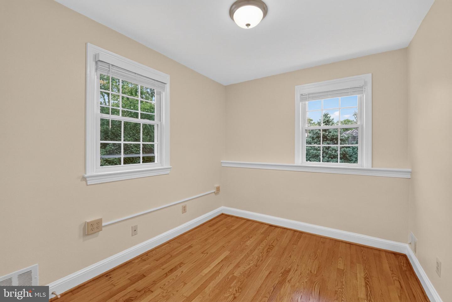 406 Gilmoure Dr Property Photo 24
