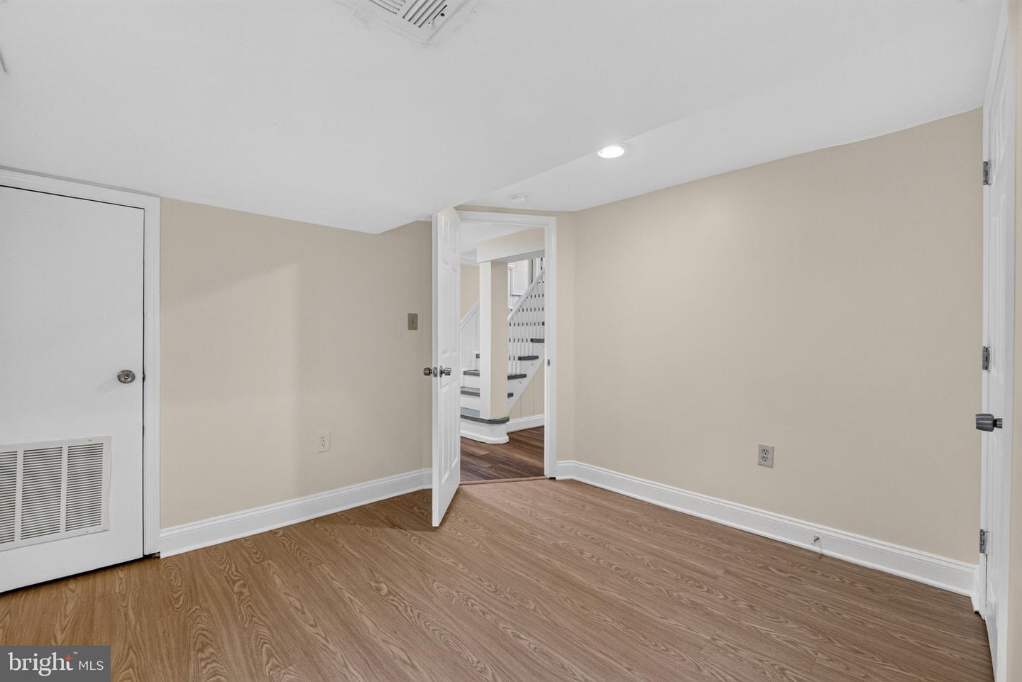 406 Gilmoure Dr Property Photo 29