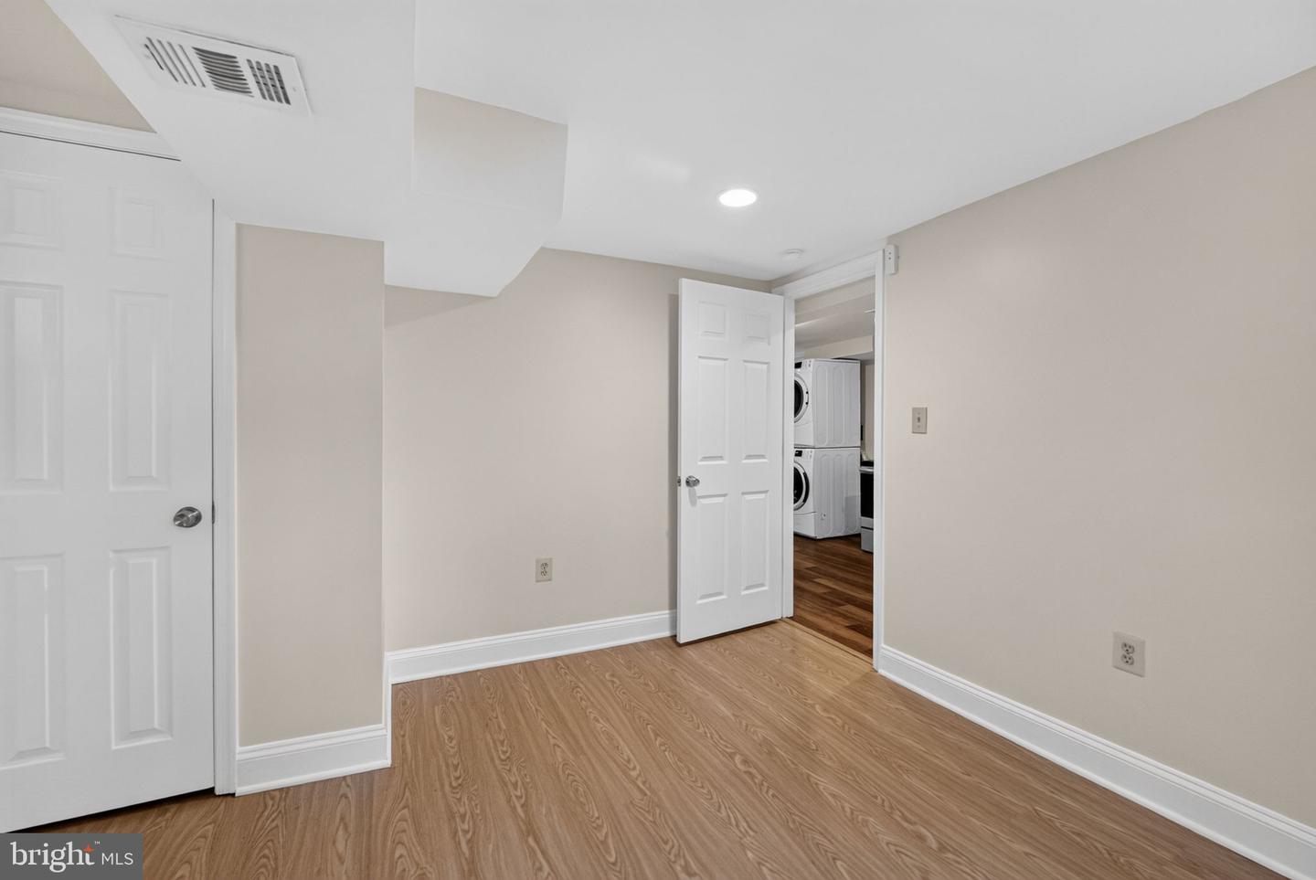 406 Gilmoure Dr Property Photo 37