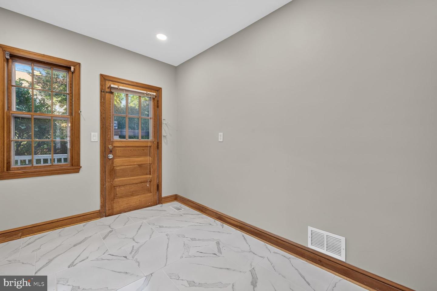 541 Brent Property Photo 9