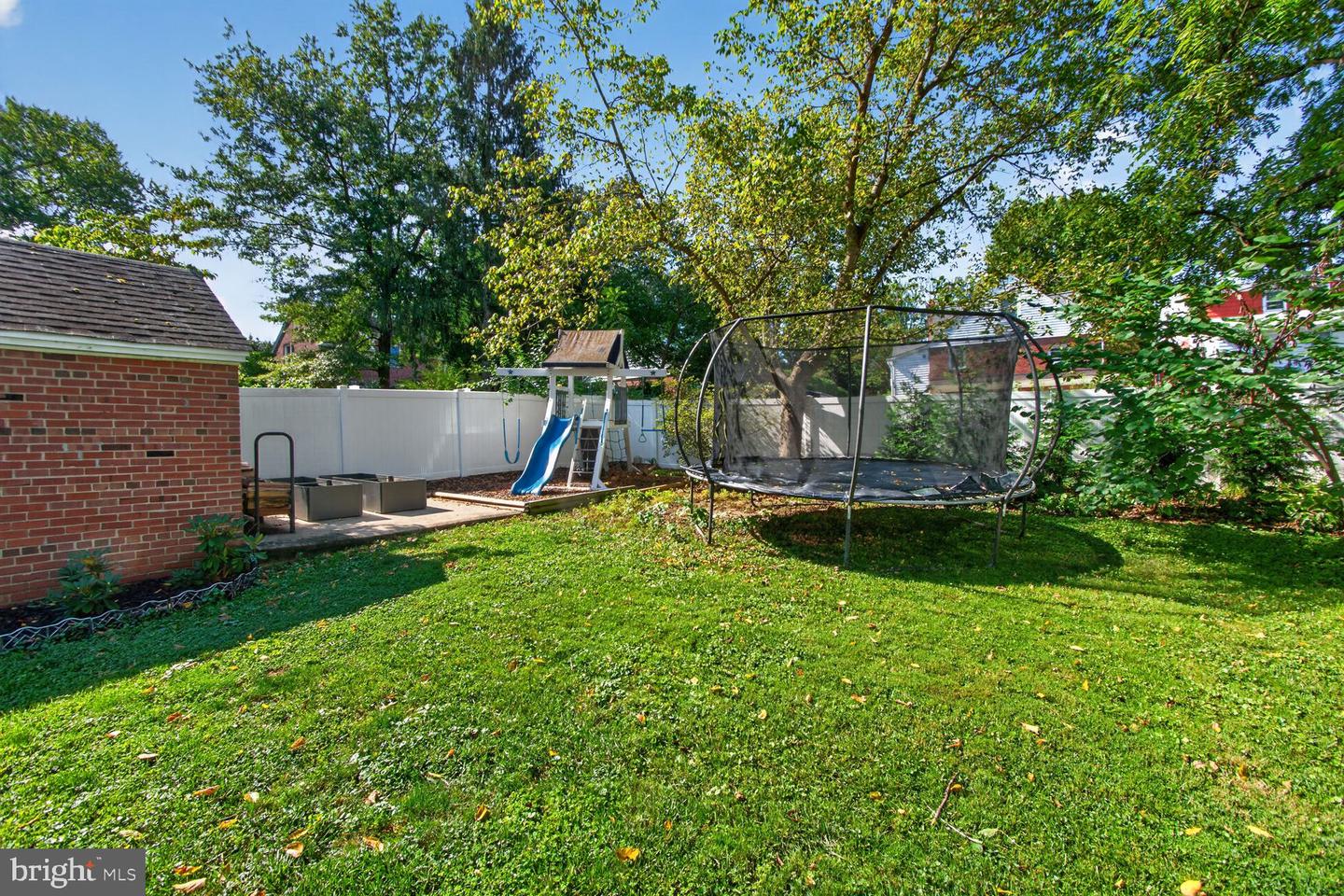 301 Pinewood Ave Property Photo 16