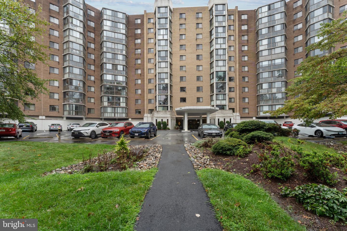 15101 INTERLACHEN DR #1-401 Property Photo 1
