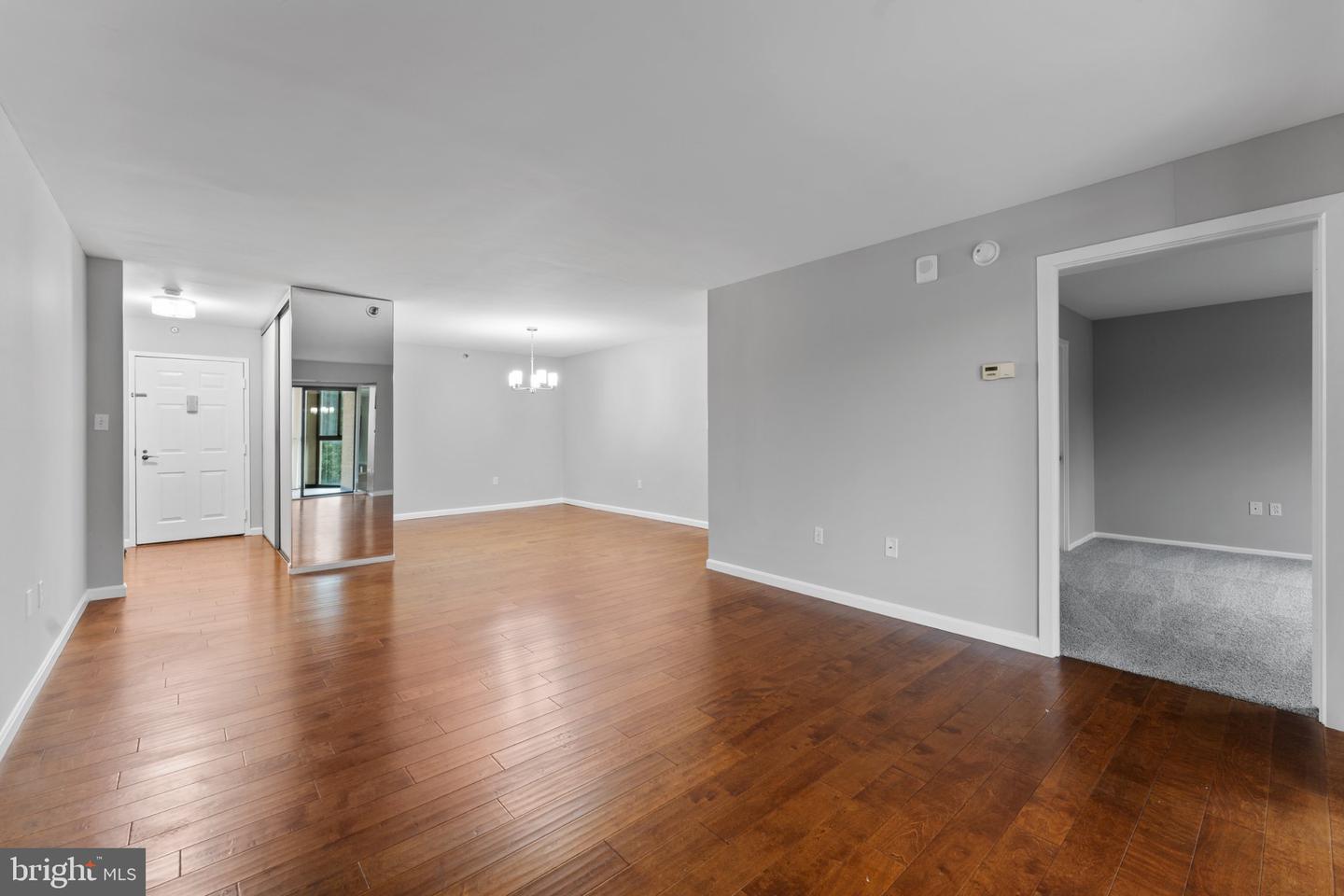 15101 Interlachen Dr #1-401 Property Photo 4