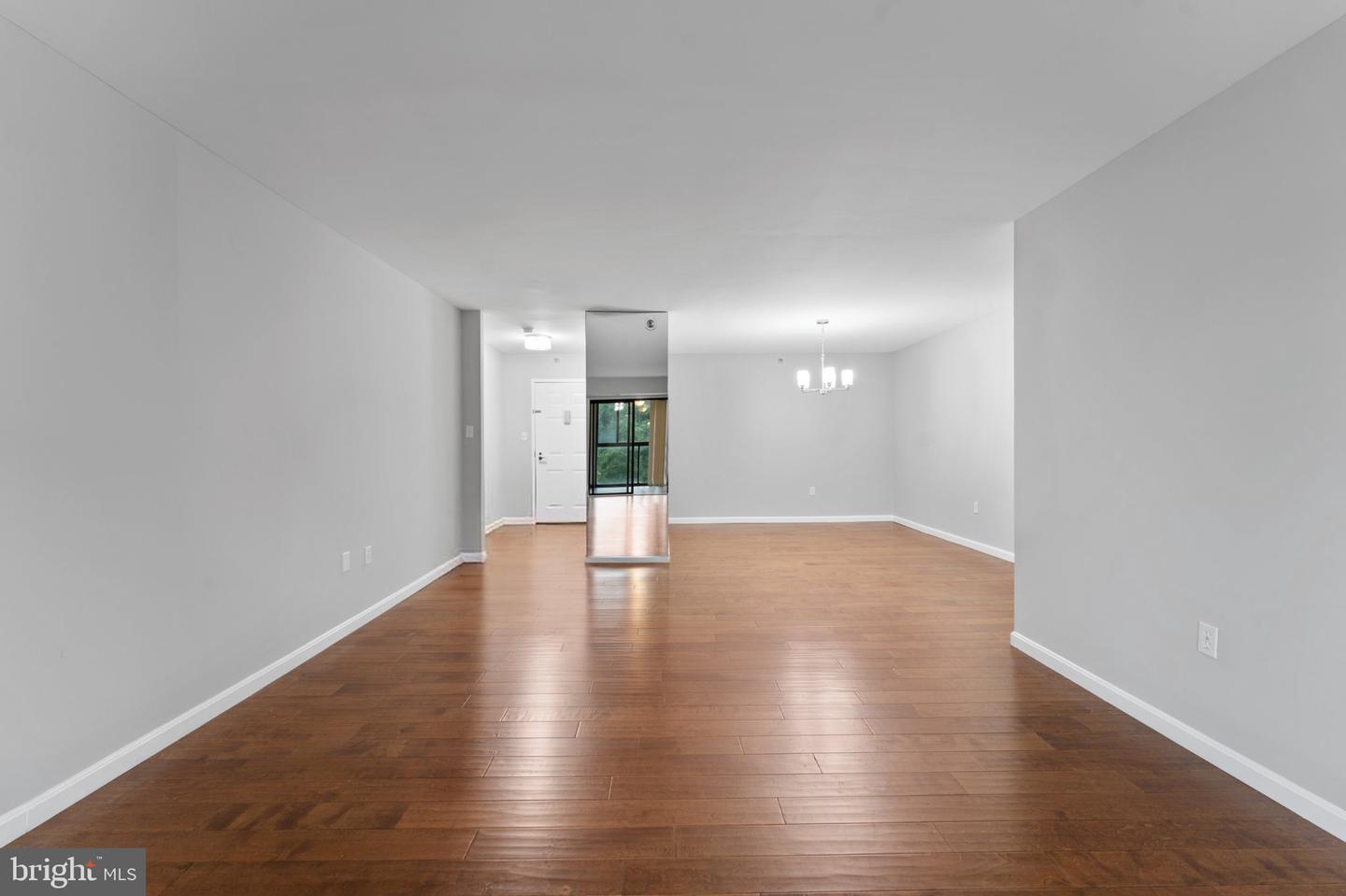 15101 Interlachen Dr #1-401 Property Photo 6