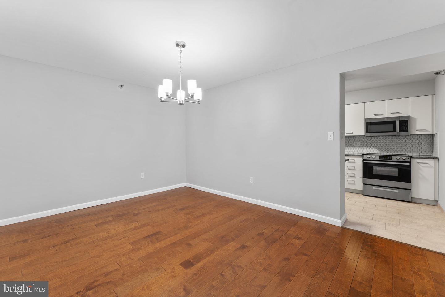 15101 Interlachen Dr #1-401 Property Photo 7