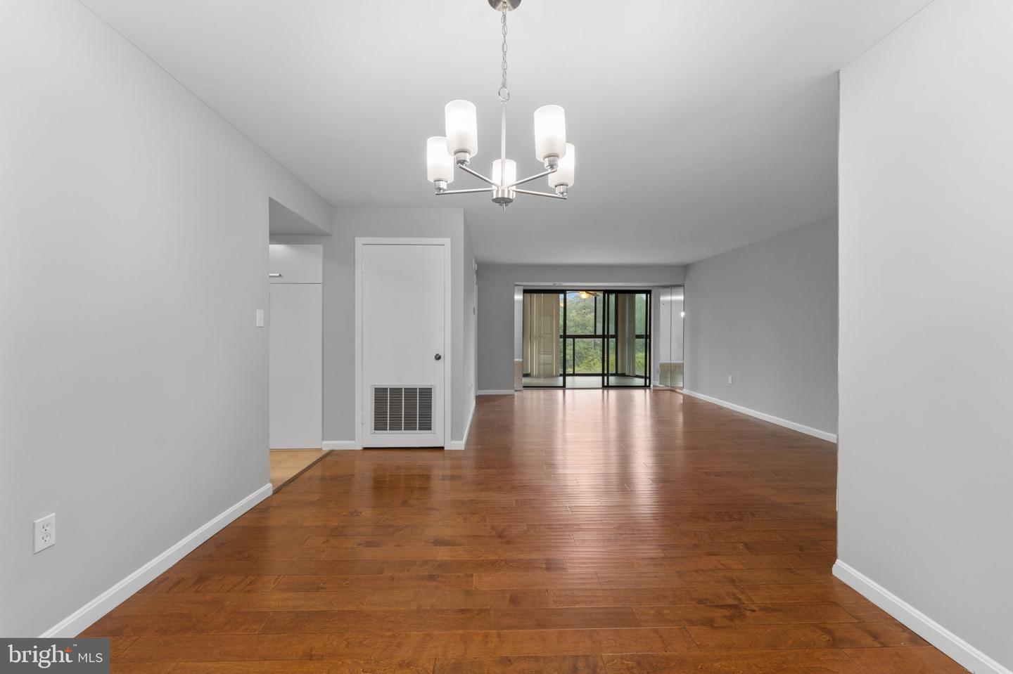 15101 Interlachen Dr #1-401 Property Photo 8