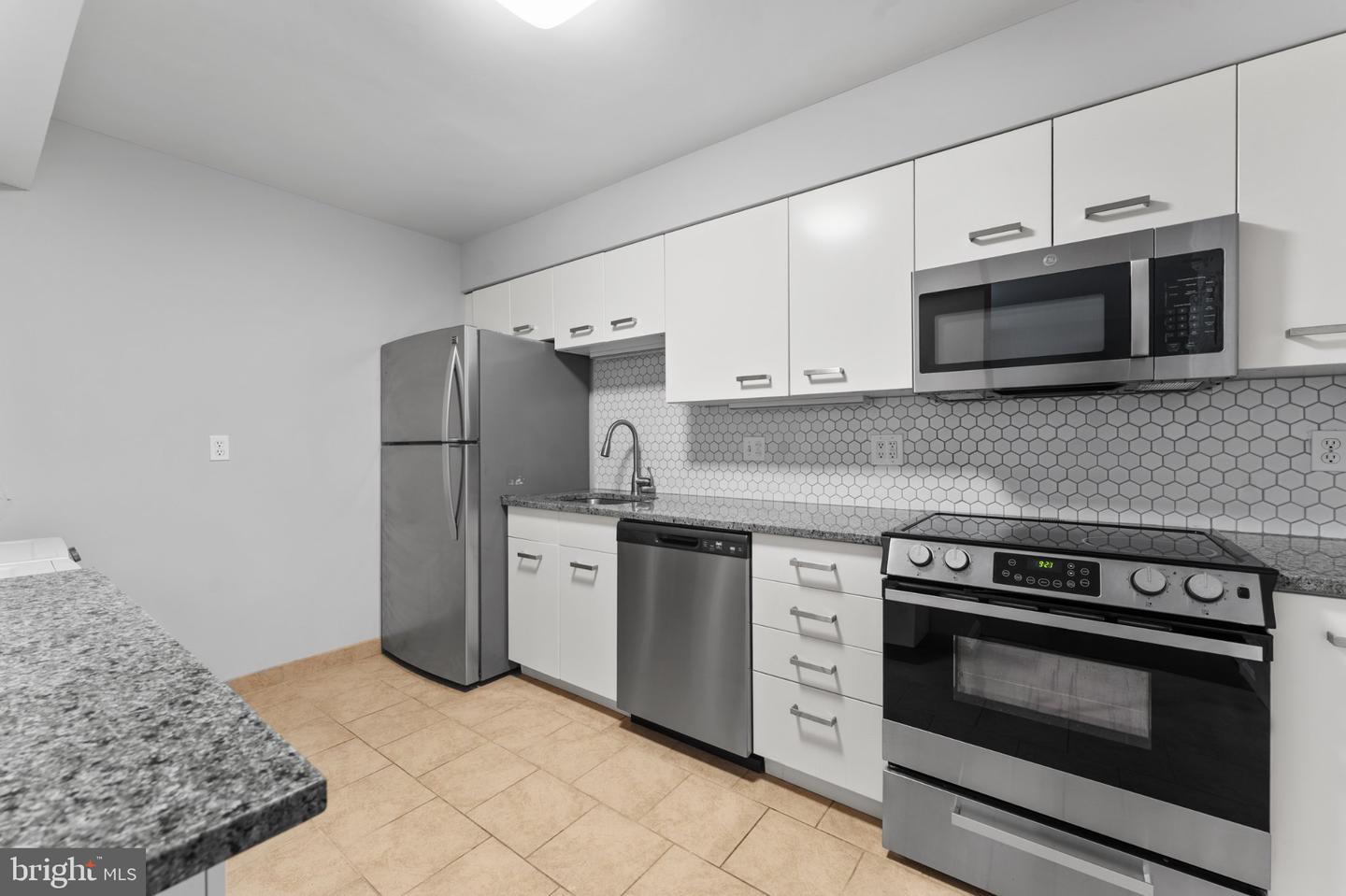 15101 Interlachen Dr #1-401 Property Photo 9