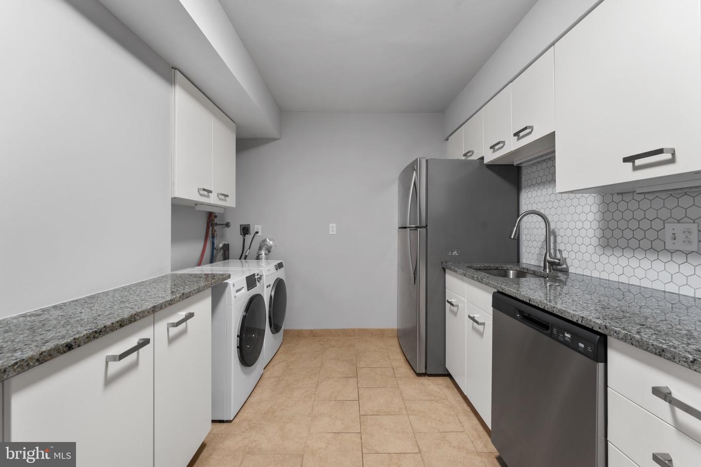 15101 Interlachen Dr #1-401 Property Photo 10