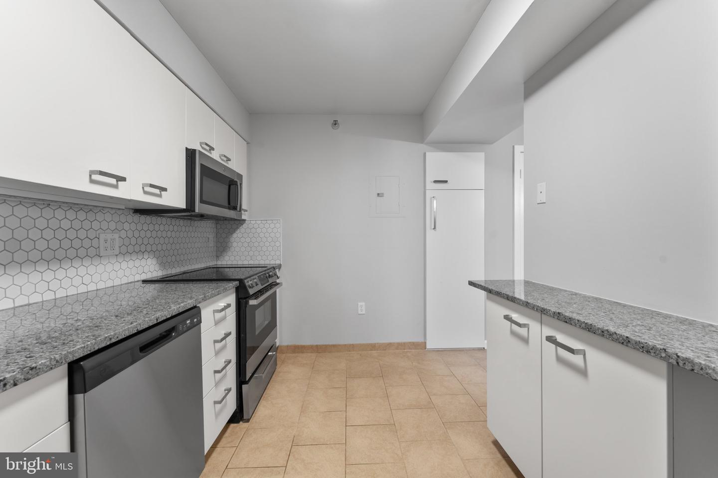 15101 Interlachen Dr #1-401 Property Photo 12