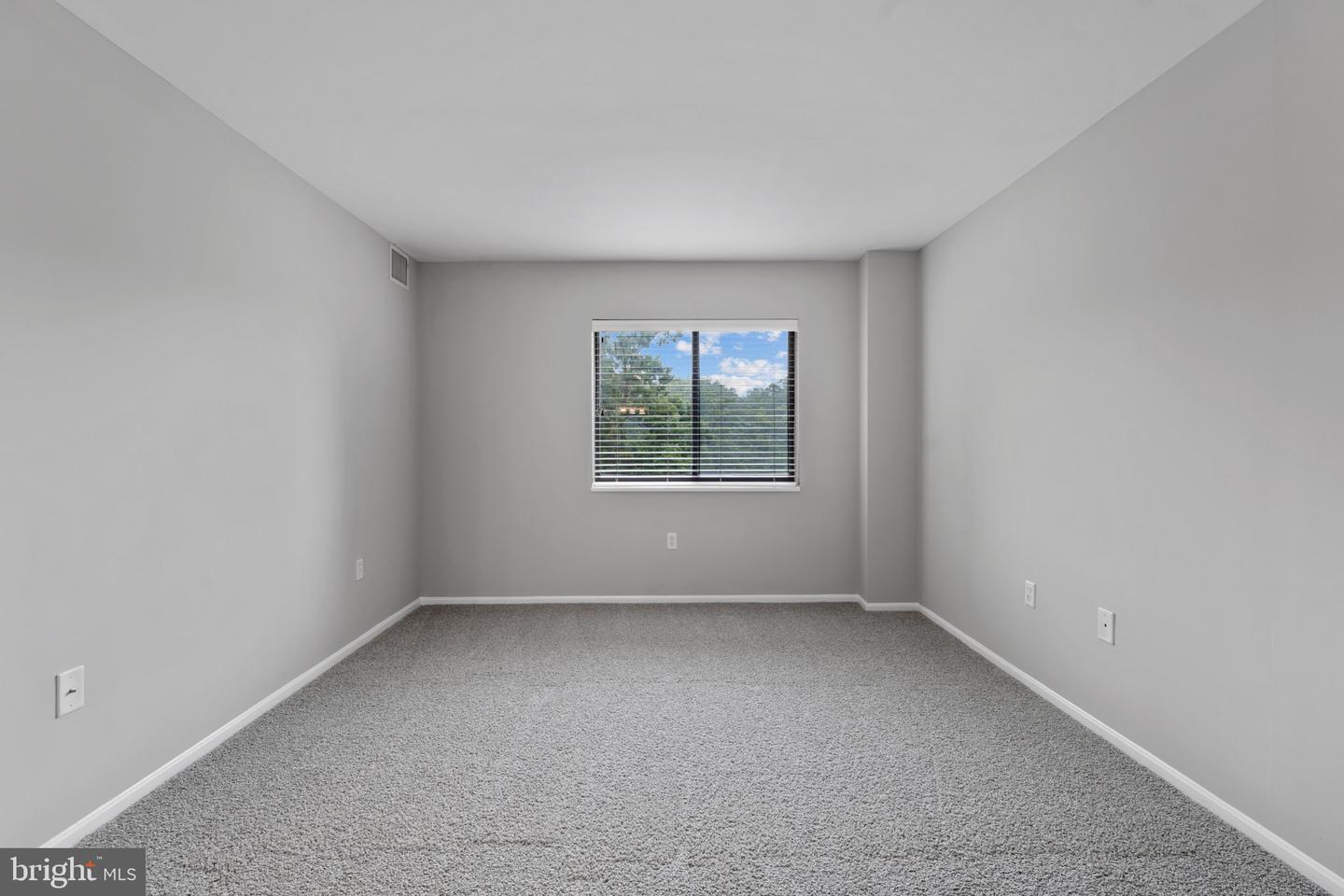 15101 Interlachen Dr #1-401 Property Photo 18