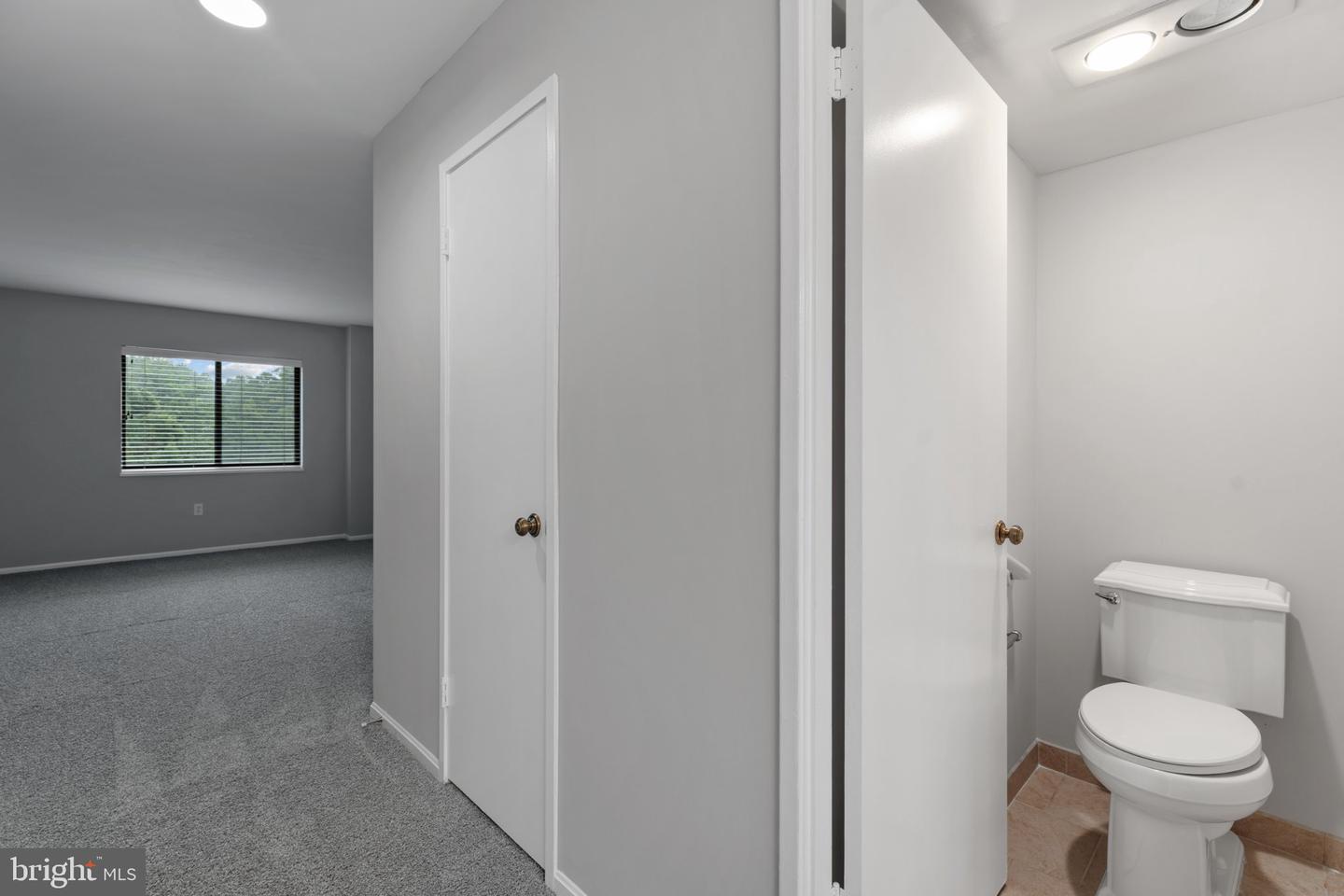 15101 Interlachen Dr #1-401 Property Photo 20