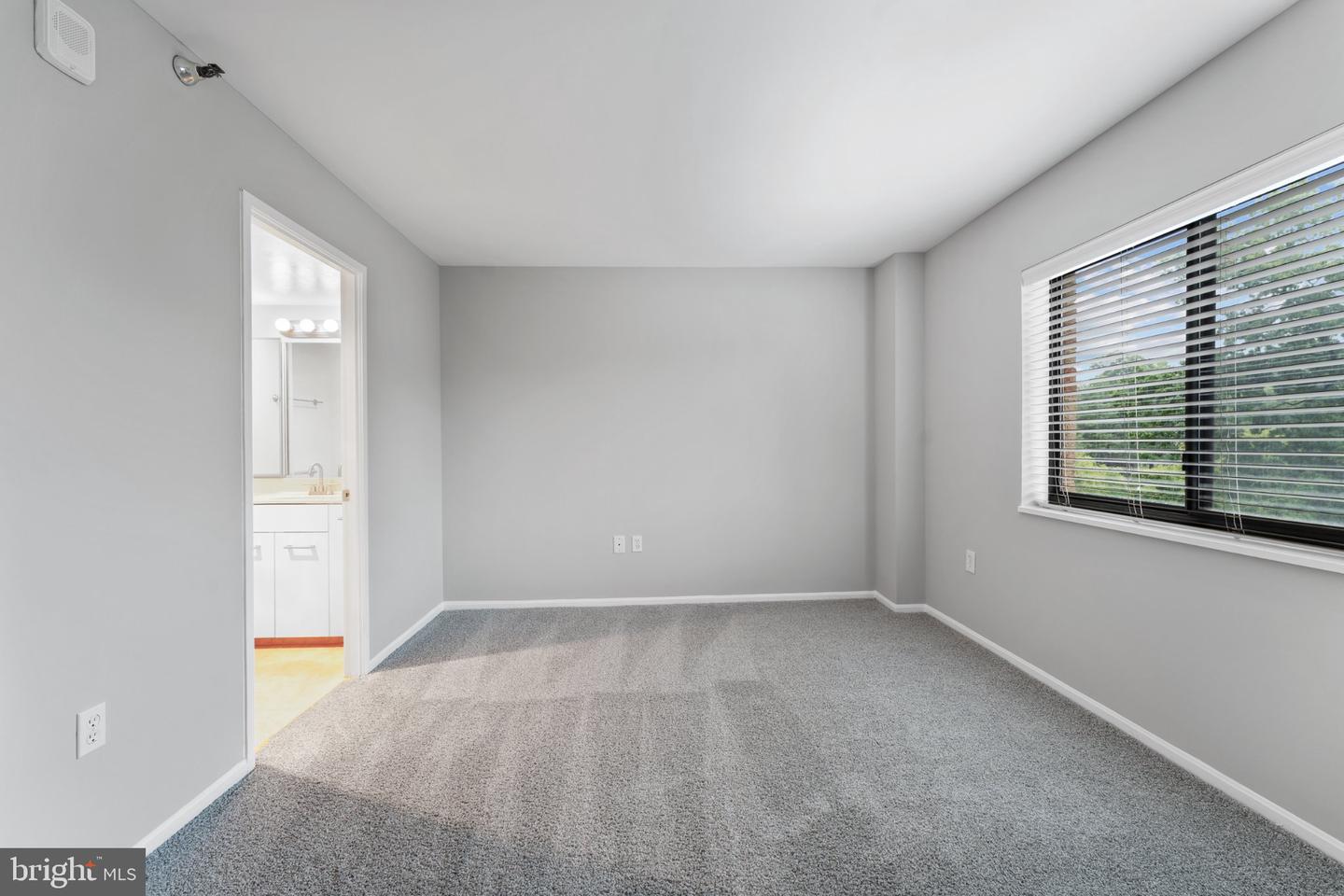 15101 Interlachen Dr #1-401 Property Photo 23