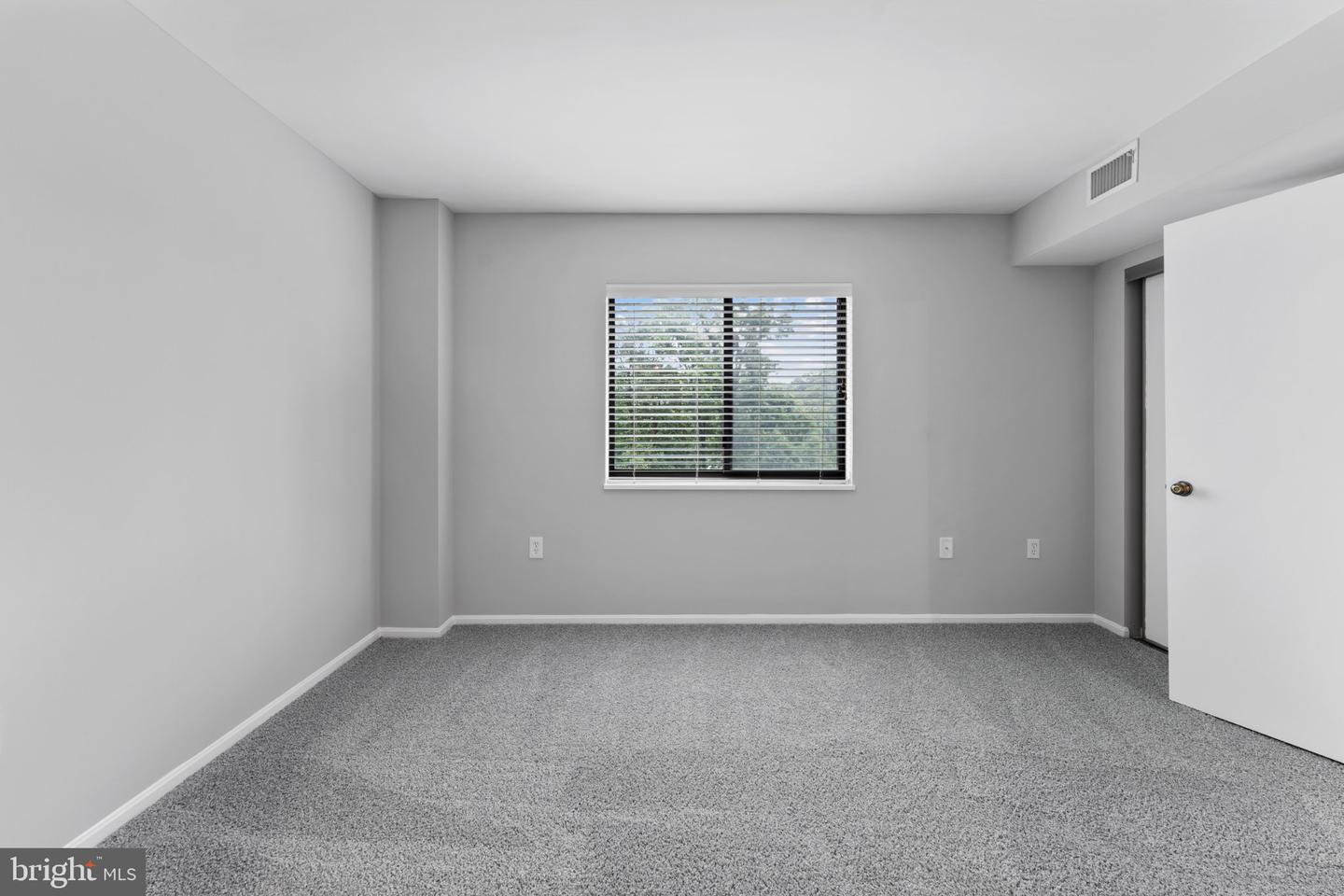15101 Interlachen Dr #1-401 Property Photo 24