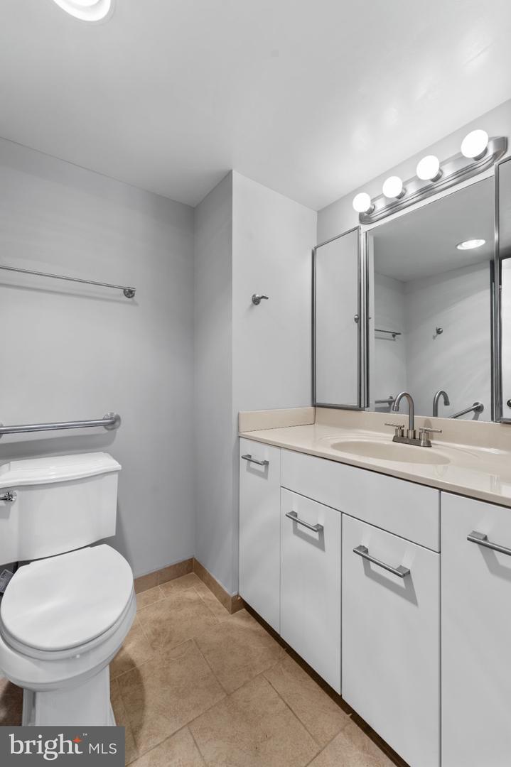 15101 Interlachen Dr #1-401 Property Photo 27