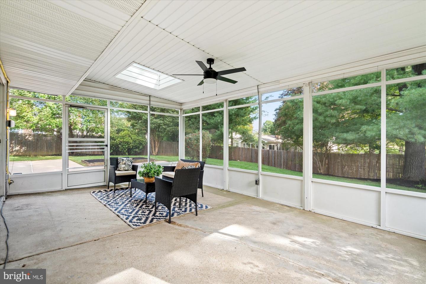 13821 Bethpage Ln Property Photo 14
