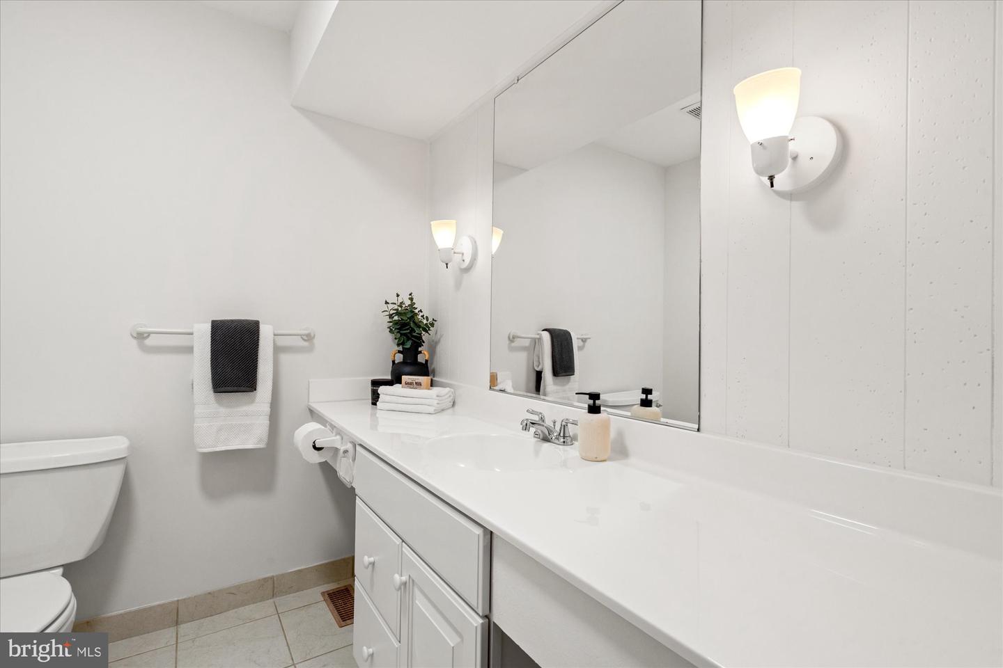 13821 Bethpage Ln Property Photo 19